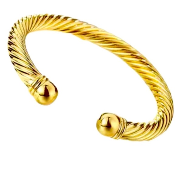 ⭐️24  carat gold plated fashion twisted open bangle bracelet - Picture 10 of 10